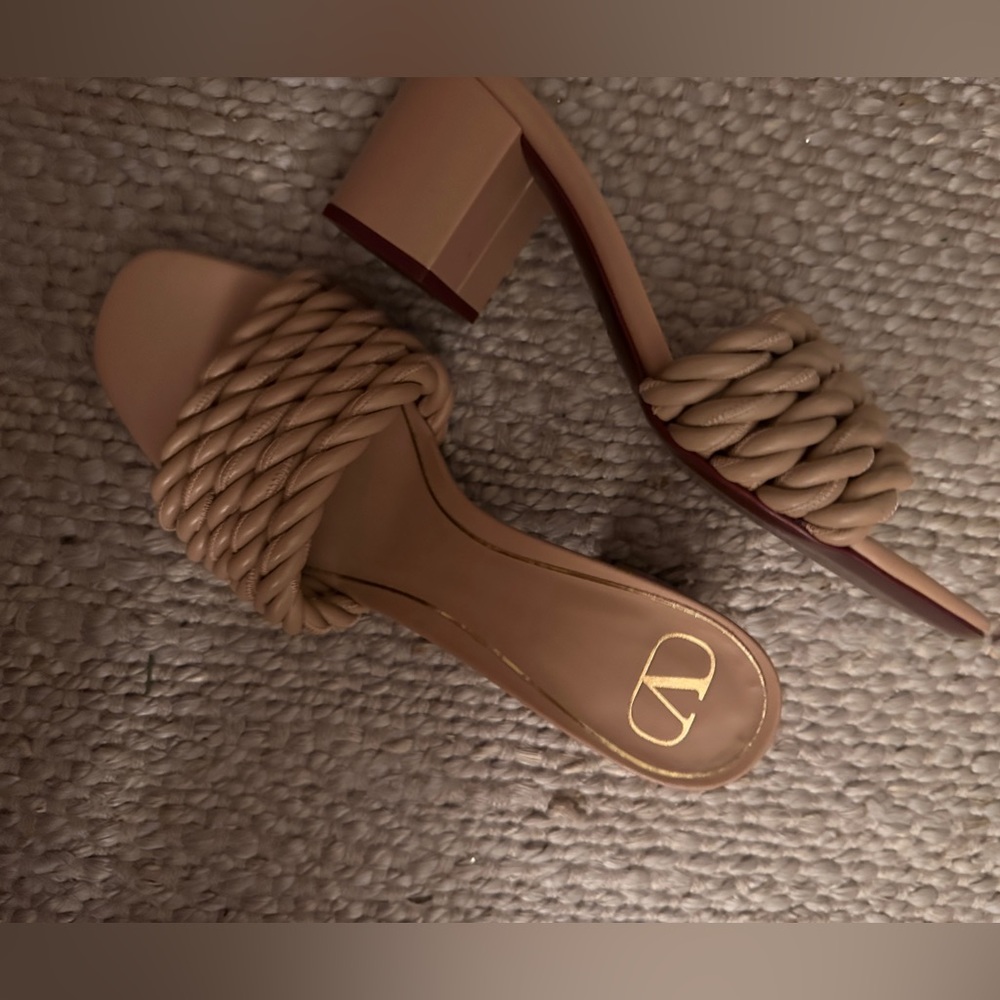 Valentino Sandals very comfortable, Italian leather  size 8 1/2 feet: